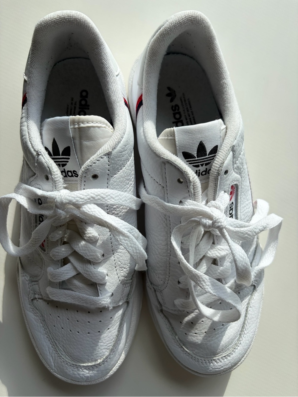 Adidas Men’s 5.5 (approx. Women’s 7) White Classic Leather Sneakers